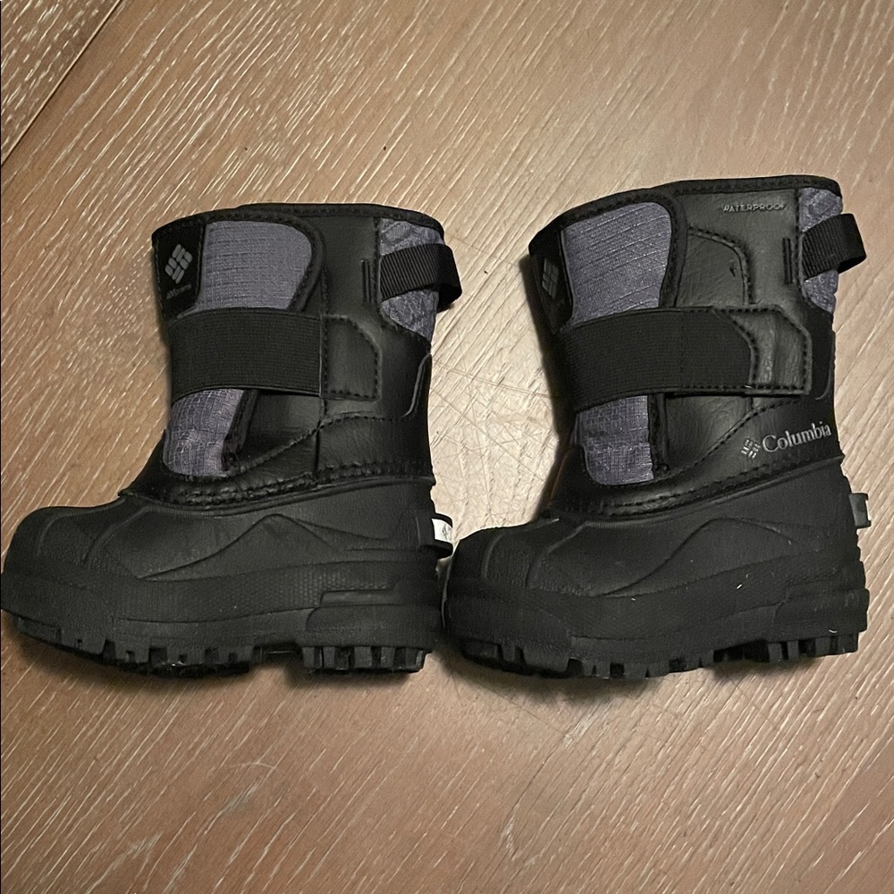 Columbia Black and Gray Toddler Sz 5 Snow Boots